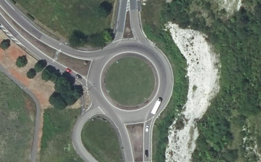 Vue aérienne du Rond-point anonyme n°23784771