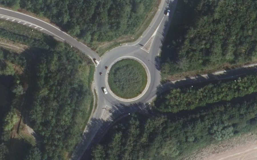 Vue aérienne du Rond-point anonyme n°23787261