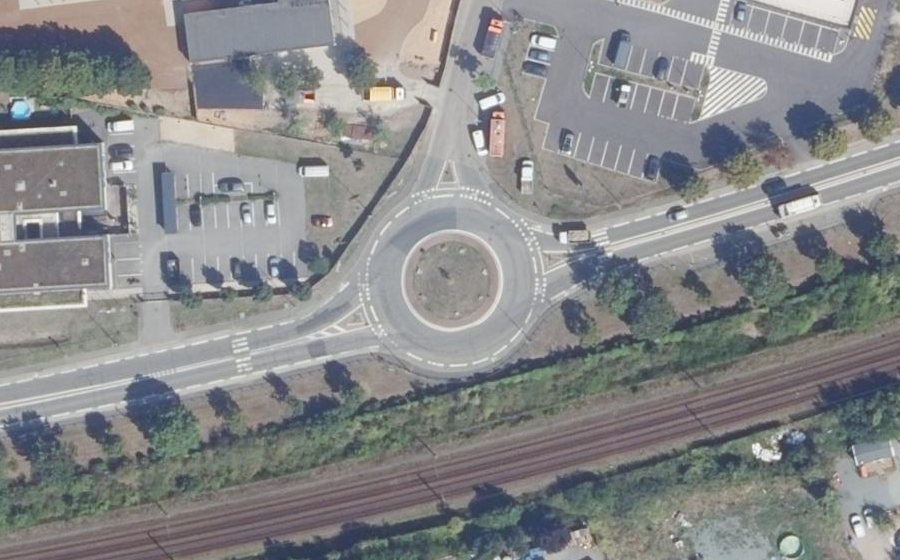 Vue aérienne du Rond-point anonyme n°23788884