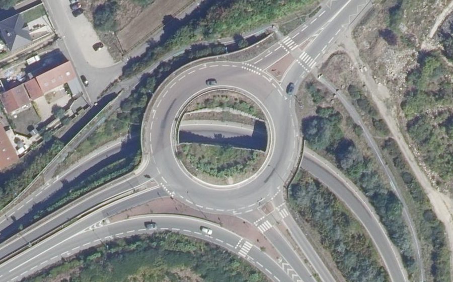 Vue aérienne du Rond-point anonyme n°23788926
