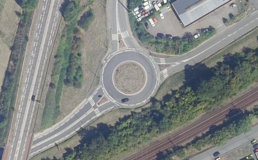 Vue aérienne du Rond-point anonyme n°23789007