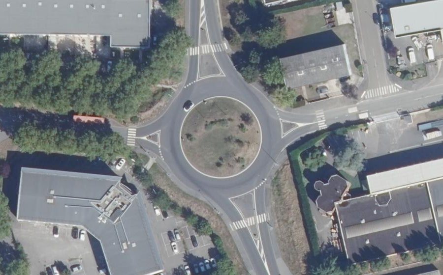 Vue aérienne du Rond-point anonyme n°23789278
