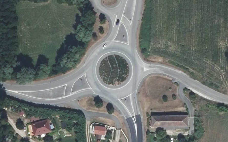 Vue aérienne du Rond-point anonyme n°23791572