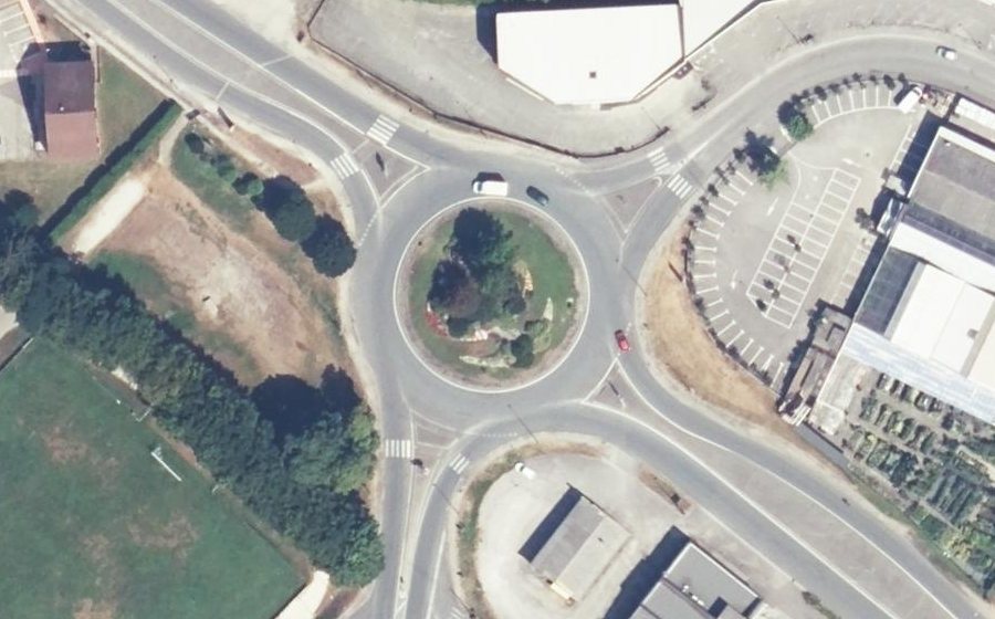 Vue aérienne du Rond-point anonyme n°23791887