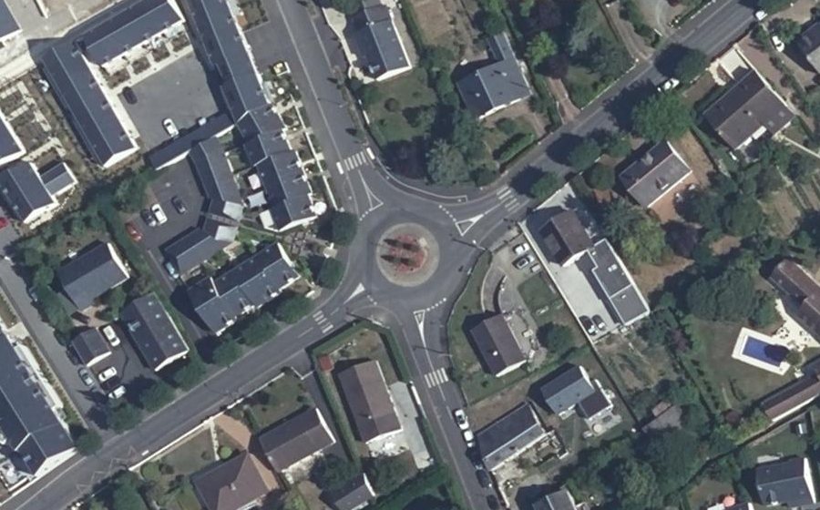 Vue aérienne du Rond-point anonyme n°23793112