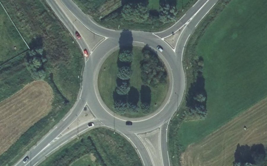 Vue aérienne du Rond-point anonyme n°23793630