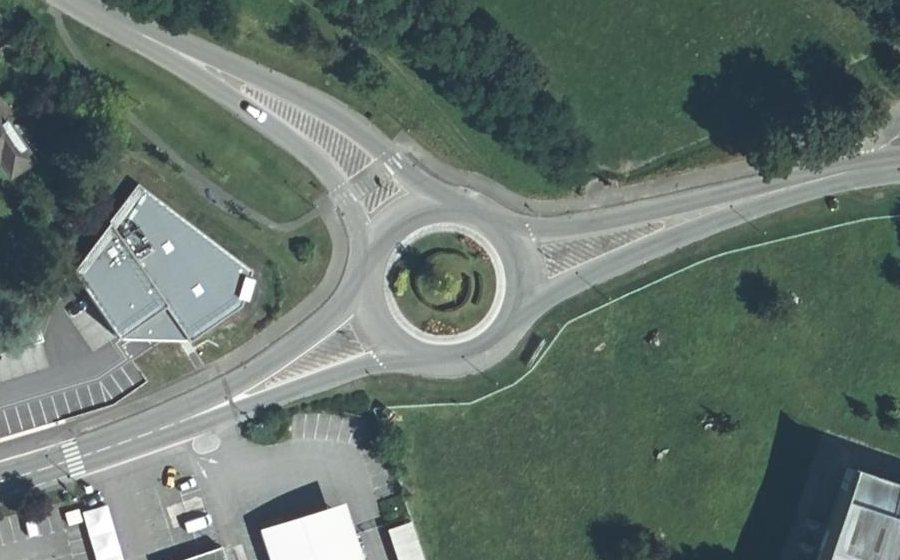 Vue aérienne du Rond-point anonyme n°237954277
