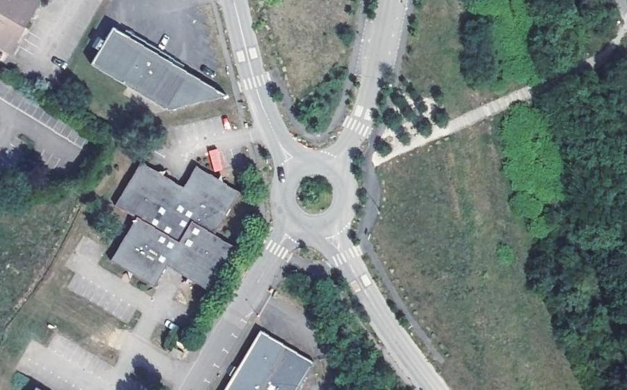 Vue aérienne du Rond-point anonyme n°237966400
