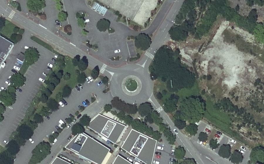 Vue aérienne du Rond-point anonyme n°23801526