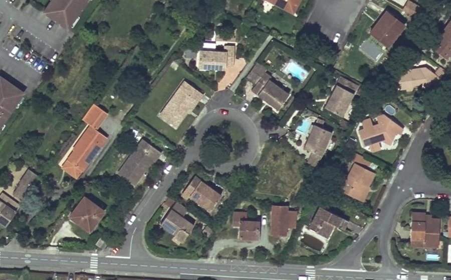 Vue aérienne du Rond-point anonyme n°23801706