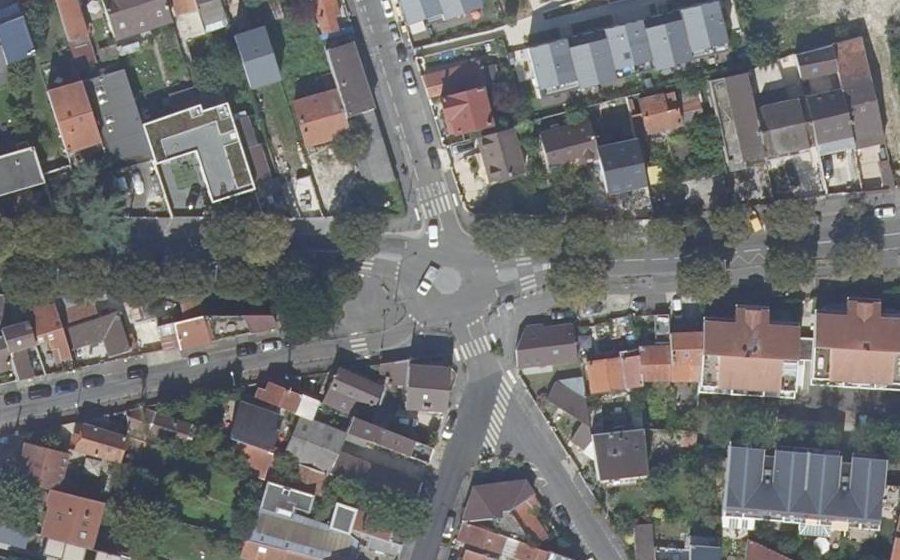 Vue aérienne du Rond-point anonyme n°23802795