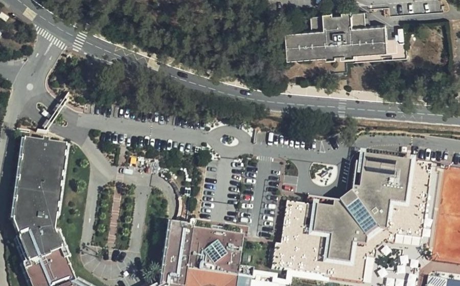 Vue aérienne du Rond-point anonyme n°238031848
