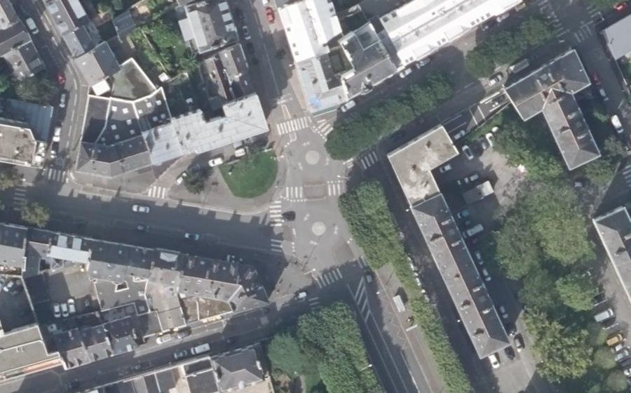 Vue aérienne du Rond-point anonyme n°23805427