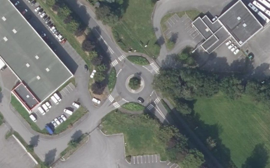 Vue aérienne du Rond-point anonyme n°23806662