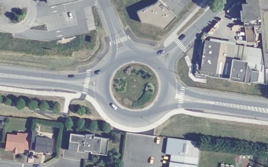 Vue aérienne du Rond-point anonyme n°238080934