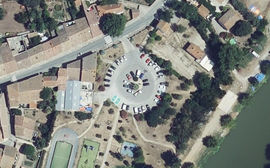 Vue aérienne du Rond-point anonyme n°238086281