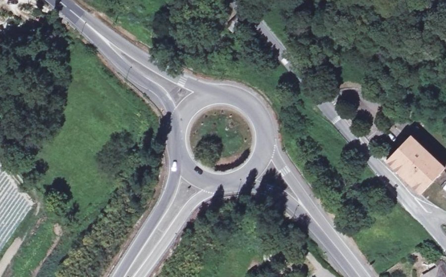 Vue aérienne du Rond-point anonyme n°23810801