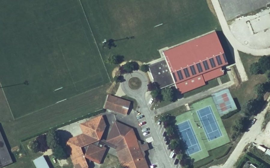 Vue aérienne du Rond-point anonyme n°23811458