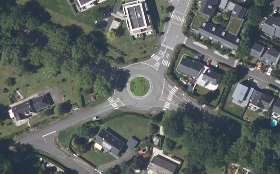 Vue aérienne du Rond-point anonyme n°238120221