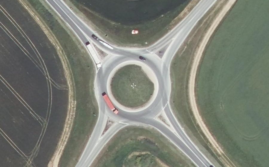 Vue aérienne du Rond-point anonyme n°23812282