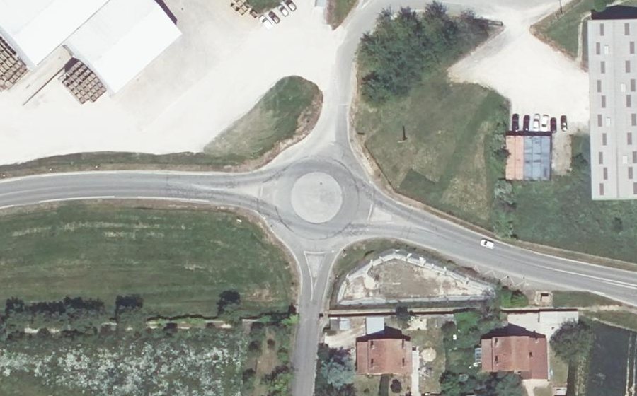 Vue aérienne du Rond-point anonyme n°23812739
