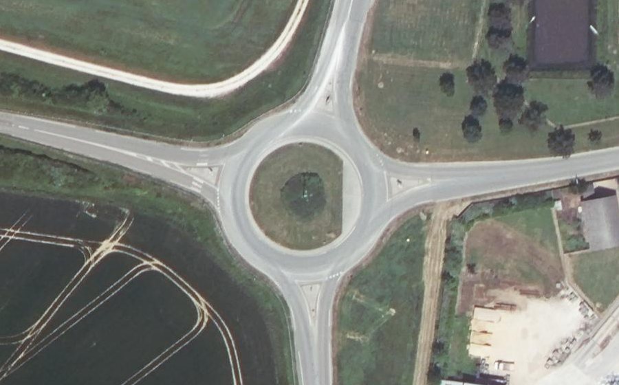 Vue aérienne du Rond-point anonyme n°23812742