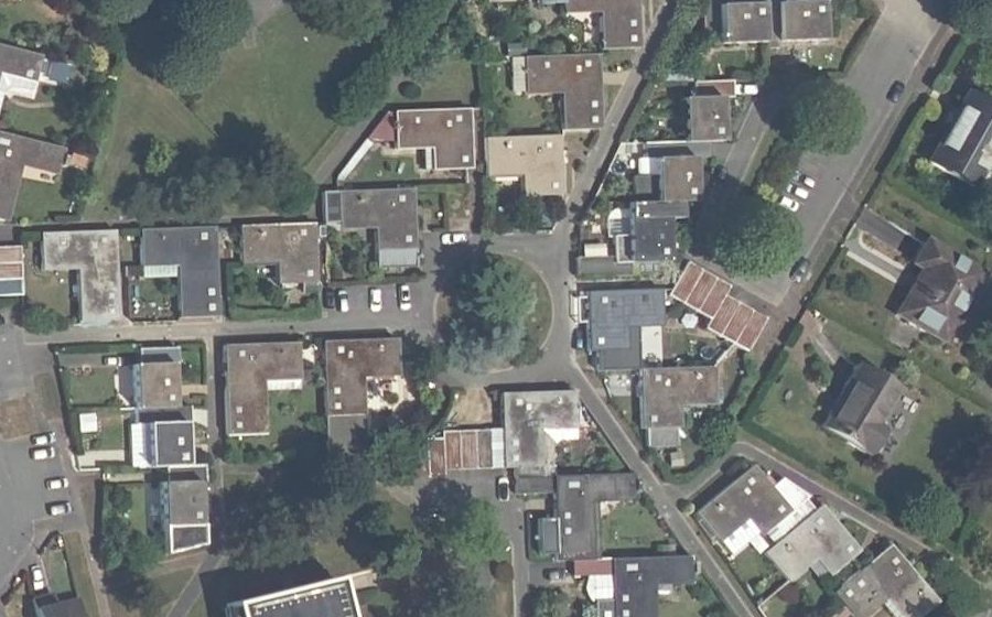 Vue aérienne du Rond-point anonyme n°238162924