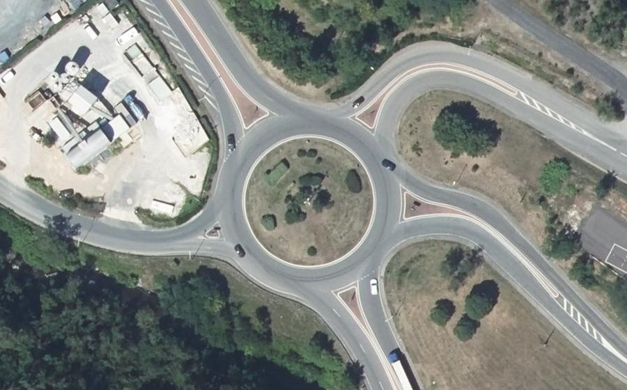 Vue aérienne du Rond-point anonyme n°23820486