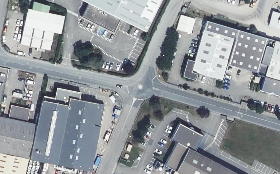 Vue aérienne du Rond-point anonyme n°238216740