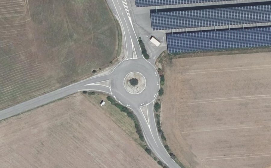 Vue aérienne du Rond-point anonyme n°23831520