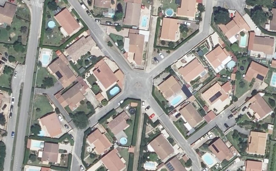 Vue aérienne du Rond-point anonyme n°23834432