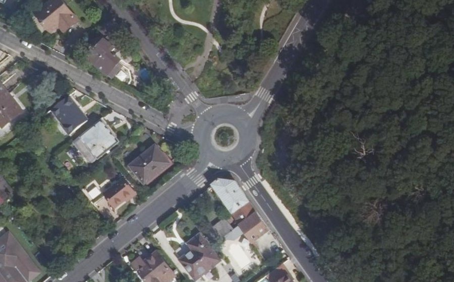 Vue aérienne du Rond-point anonyme n°23840453