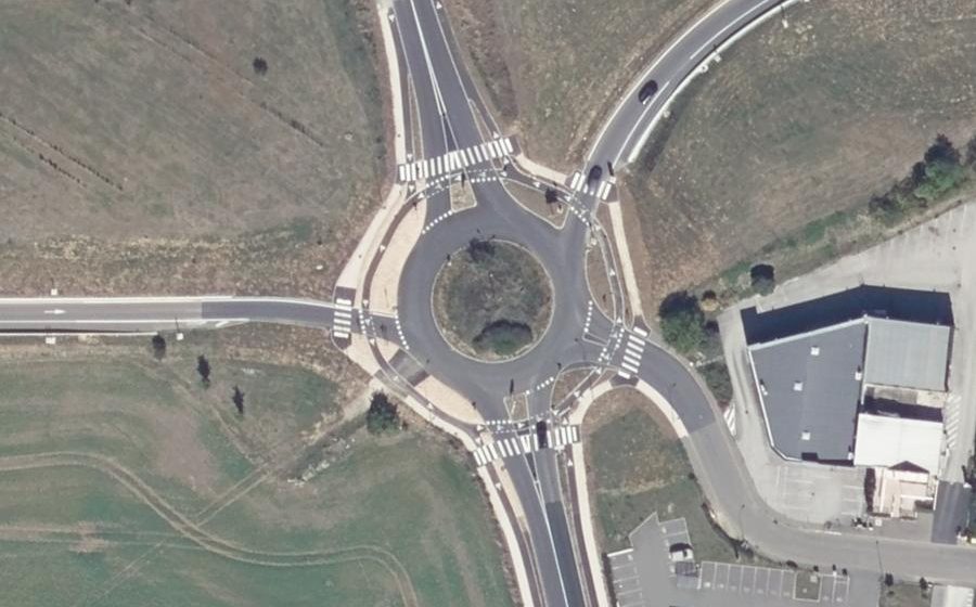 Vue aérienne du Rond-point anonyme n°23841009