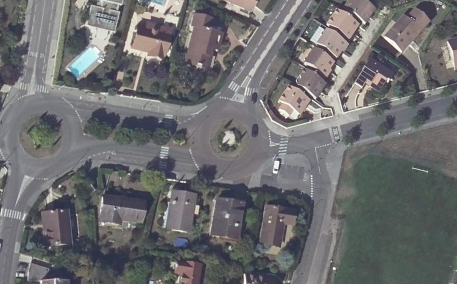 Vue aérienne du Rond-point anonyme n°23841076