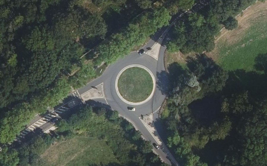 Vue aérienne du Rond-point anonyme n°23841177