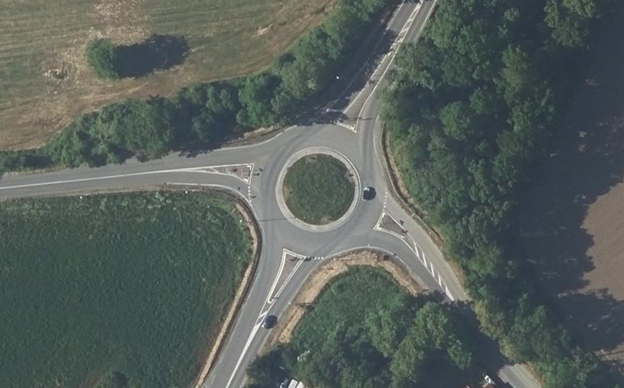 Vue aérienne du Rond-point anonyme n°23841630