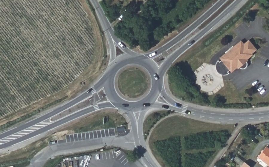 Vue aérienne du Rond-point anonyme n°23841631
