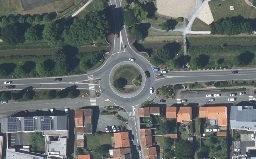 Vue aérienne du Rond-point anonyme n°23841634