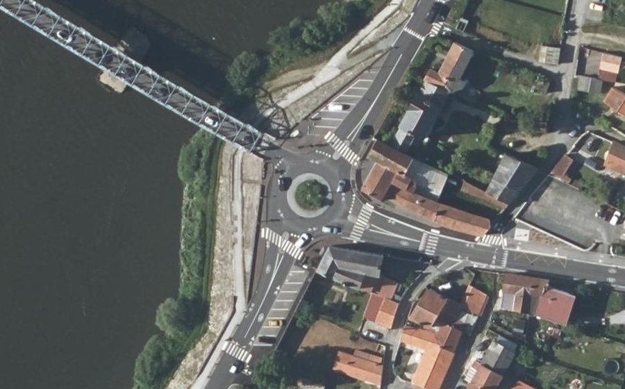 Vue aérienne du Rond-point anonyme n°23841637