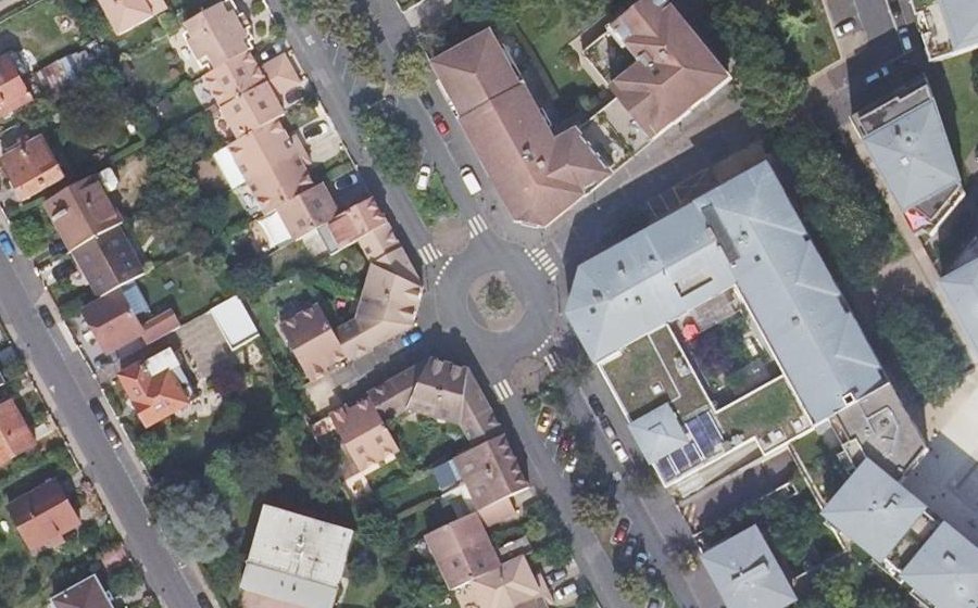 Vue aérienne du Rond-point anonyme n°23855167