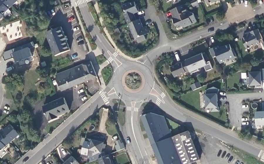 Vue aérienne du Rond-point anonyme n°23859896