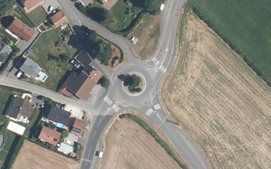Vue aérienne du Rond-point anonyme n°23862713