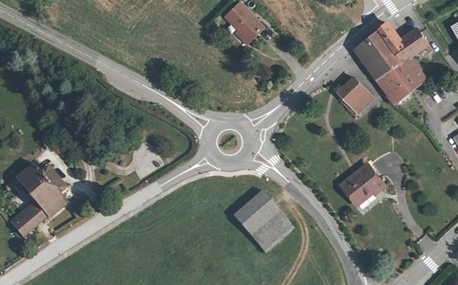 Vue aérienne du Rond-point anonyme n°23863116