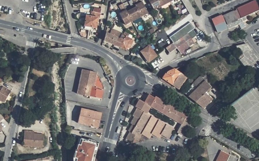 Vue aérienne du Rond-point anonyme n°23874271