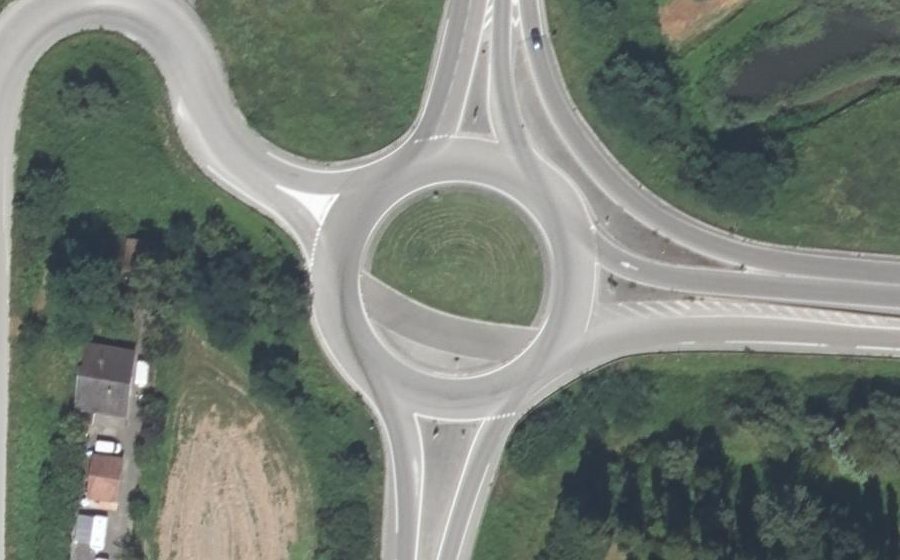 Vue aérienne du Rond-point anonyme n°23875346