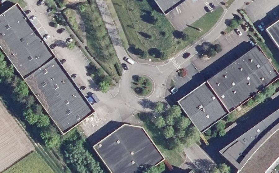 Vue aérienne du Rond-point anonyme n°238756124