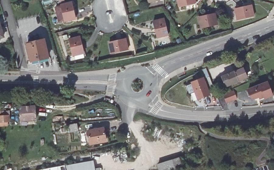 Vue aérienne du Rond-point anonyme n°23875708