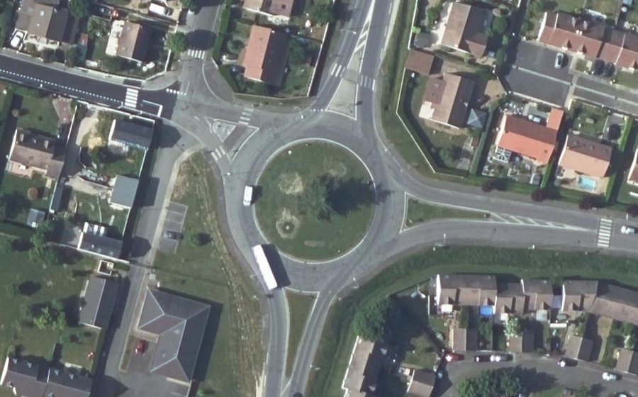 Vue aérienne du Rond-point anonyme n°23876367