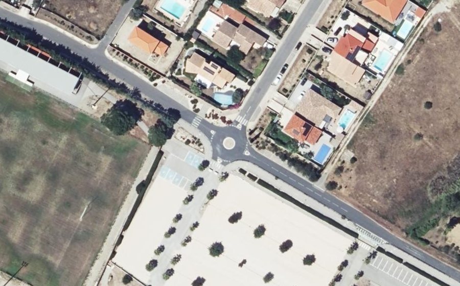 Vue aérienne du Rond-point anonyme n°238781720