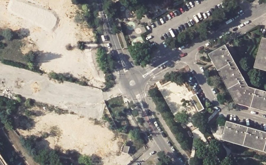 Vue aérienne du Rond-point anonyme n°23879288